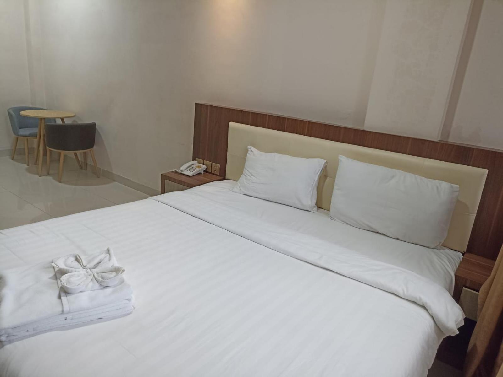 Hotel Morena Batam Exteriör bild